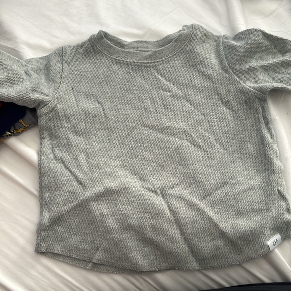 4 long sleeve shirts - Picture 6 of 6